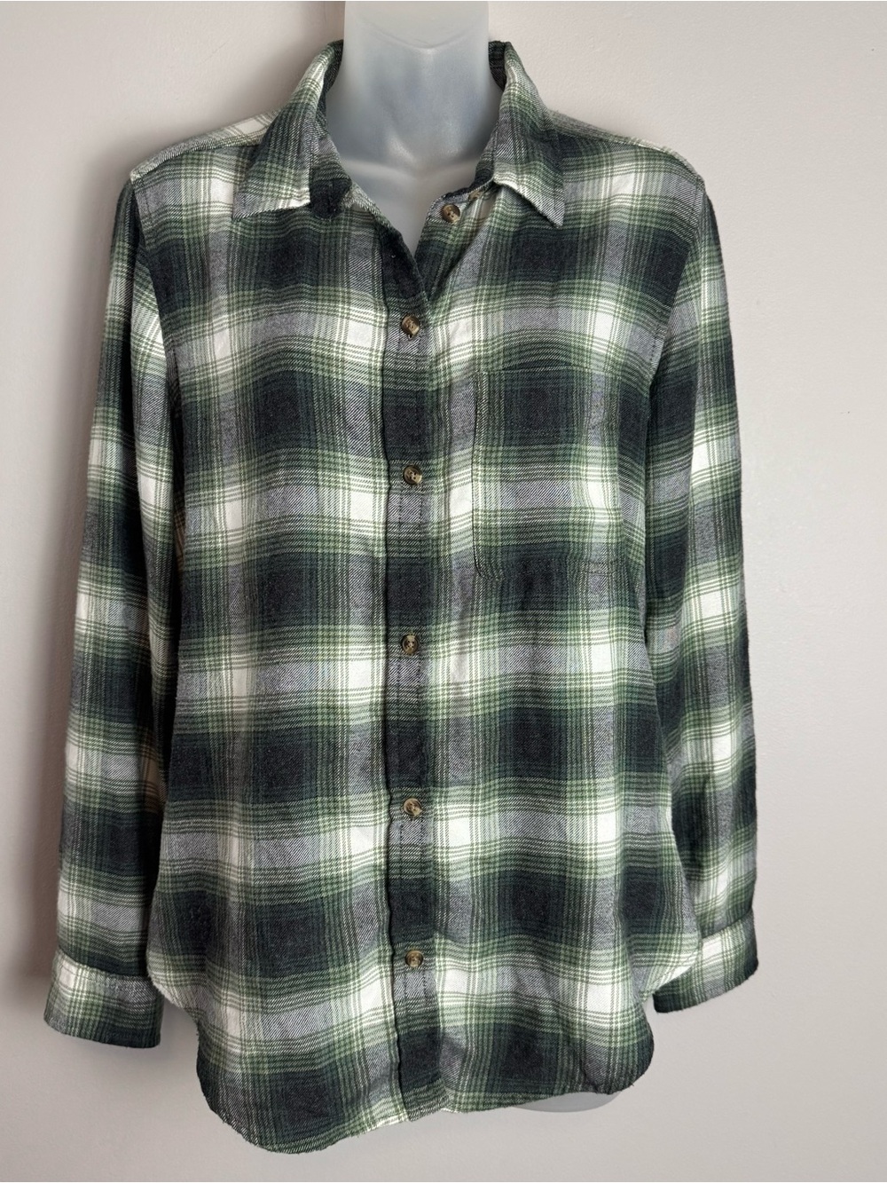 American Eagle Boyfriend Fit Green & White Plaid Button-Up Shirt Jacket Size M